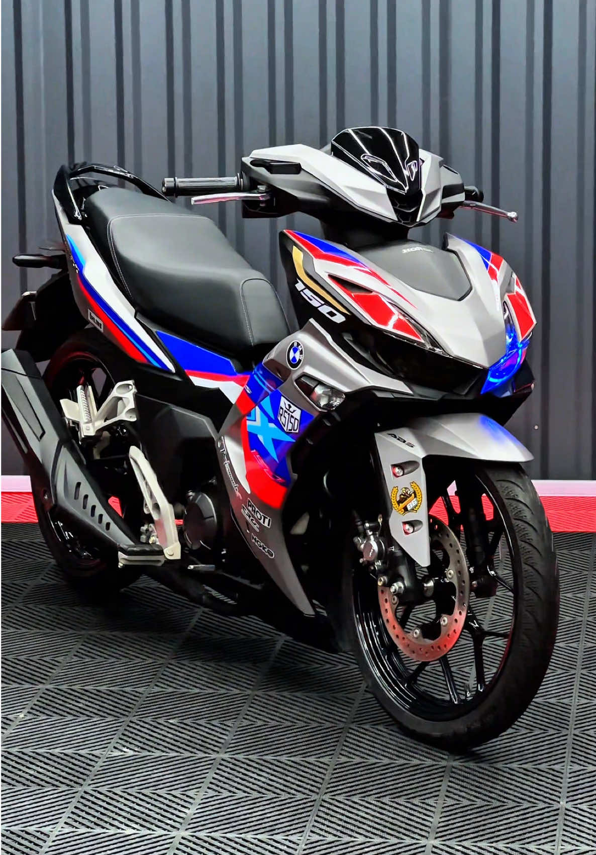 🍀 HRC nhưng phong cách BMW 🔥 Tem đã cập nhật tại giỏ hàng nha ae ... 🇻🇳 #bangocdecal #temxe #winnerv3 #winnerx #xuhuong 