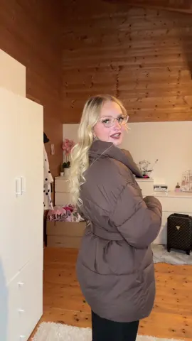 braun auch einfach ne tolle Farbe 🤎🍂#winterjacket #winter #pufferjacket #tryonhaul #haul 