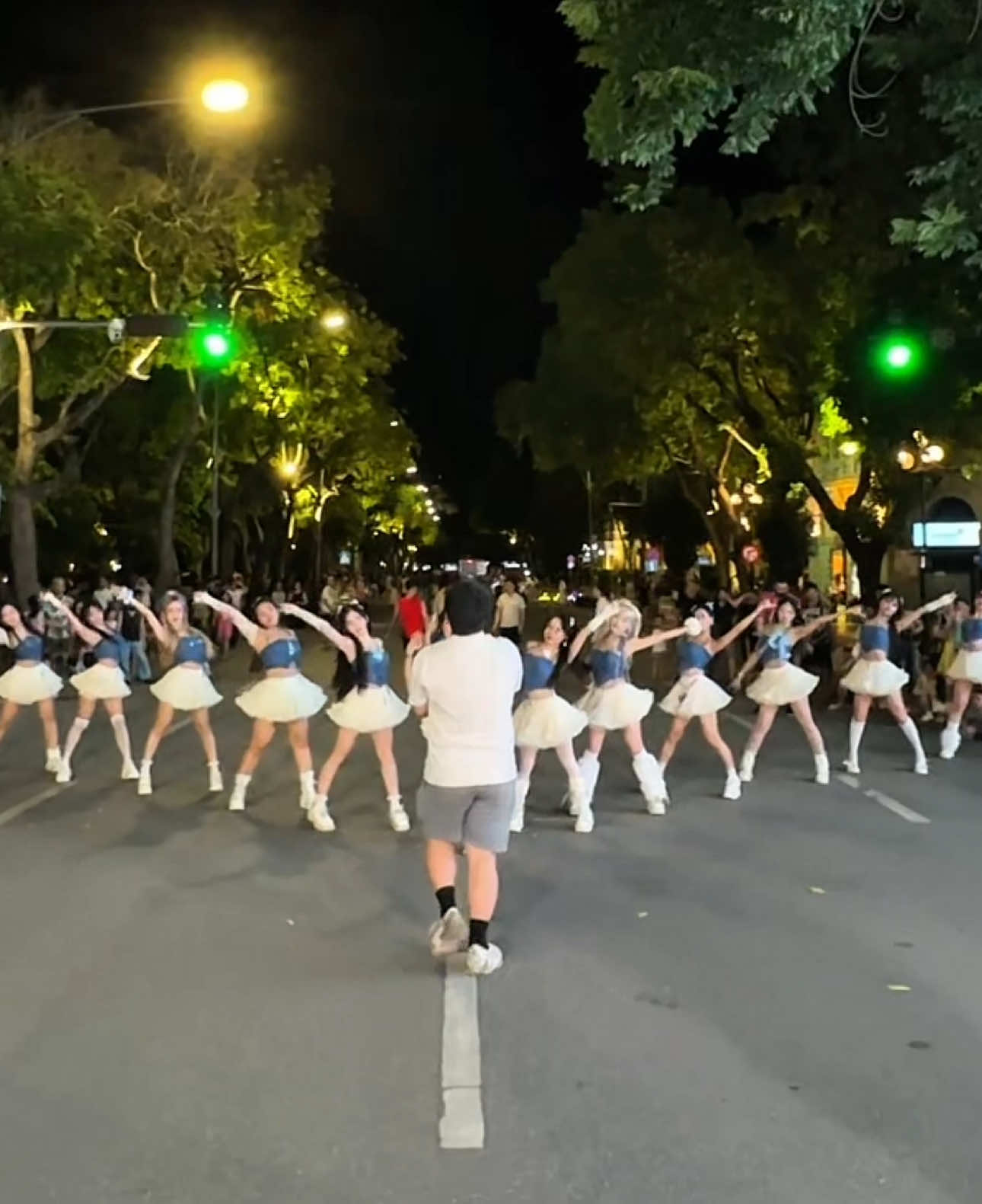 Ai Nắng dưới chân mây ☁️ với C.A.C k nèo, mau đăng ký Casting để trở thành 1 mảnh ghép của chúng mình nha, link đăng ký trong bio nha, chỉ còn hạn 1 ngày thui nè 😍  #castingcac #casting #member #cacofficial #dance #behindthescenes #tiktokdance #nangduoichanmay 