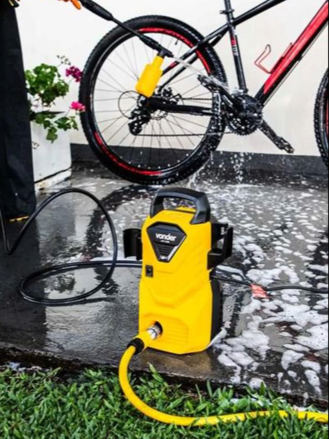 Lavadora de Alta Pressão Compacta 1200W Vonder Lav1300 – Porta Detergente Gostou? Acesse https://s.shopee.com.br/qaZMLeVxr  Descrição: Deixe a limpeza mais rápida e eficiente com a Lavadora de Alta Pressão Vonder Lav1300. Compacta, potente e prática, é perfeita para lavagem de carros, calçadas, áreas externas e móveis. ✔️ Motor potente de 1200W ✔️ Porta detergente integrado para facilitar a limpeza ✔️ Compacta e fácil de armazenar ✔️ Ideal para uso residencial e leve industrial Transforme a maneira de limpar, economizando tempo e esforço com alta pressão e performance! #shopee #shorts #homem #masculino #mulher #feminino #utilidades #casa #familia #carro