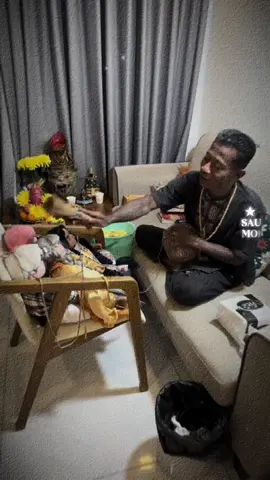 Nuôi kuman vui không? Rất vui nhé , đi “ kiểm tra sức khoẻ định kì “ bao nhiêu lần không bị đánh , mẹ hù doạ thì nghĩ mẹ giỡn chơi , kì này thì ham chơi lười làm lên thầy gõ đầu cho vài phát về nhà lại ngoan chăm việc liền 😂 thế mà tụi nó vẫn vui vẻ tươi như hoa đấy thôi. Được luyện , dạy dỗ nó khác các bạn ạ 😅 #foryou #xuhuongtiktok #kumanthong❤️🙆‍♀️ #kumanthong❤️🙆‍♀️thailan #xuhuong 