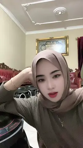 tetap jadi fav aku perpaduan coklat yang manis dengan kelapa yang gurih menjadikan sensasi yang luar biasaaaa😋 #cemilancoklat #dzikrosalatiga #salatiga #ulantzaudio 