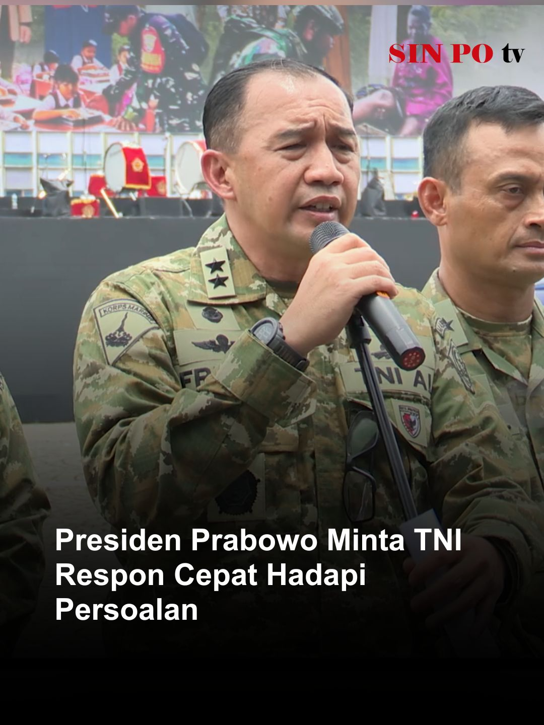 Presiden Prabowo Minta TNI Respon Cepat Hadapi Persoalan. Presiden Republik Indonesia Prabowo Subianto meminta Tentara Nasional Indonesia untuk selalu merespons cepat setiap persoalan bangsa. Pesan tersebut menjadi arahan utama menjelang HUT ke-80 TNI yang akan diperingati pada 5 Oktober mendatang. #sinpotv #sinpotvnews #prabowo #TNI #huttni80 #berita #beritatiktok #beritaterkini #fyp #viral #tranding
