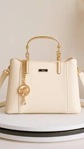 ✨Tas elegan buat tampilan makin classy! En-Ji Minsun Handbag hadir dengan desain mewah, simpel tapi tetap kece untuk semua momen. 💖 Bisa dipakai ke kantor, hangout, atau acara spesial – selalu bikin percaya diri! ✨👜 #TasWanitaKekinian #OOTDStyle #TasElegan #FashionWanita #LookKece