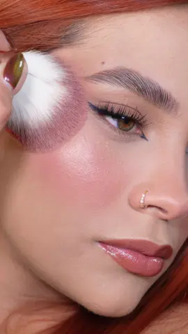 ✨ La paleta de rubores que lo tiene TODO ✨ Tonos fríos, cálidos y luminosos en un solo combo perfecto. Ideal para que tengas tu rubor de todos los días y los combines entre sí creando looks únicos 💖. Lo mejor: su presentación súper LUXURY con espejo incluido 😍. ¡Tu mejor opción para elevar cualquier maquillaje! 💄