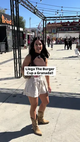 publi - The burger cup en Granada!! Solo vamos a tener hasta el 5 de octubre para probar las mejores burgers de España, así que, si este finde te apetece una buena hamburguesa en Granada, aquí seguro que encuentras alguna. Yo he probado: -La smoked lovers: carne chuleta de vaca, cheddar americano, cebolla caramelizada al vino con bacon, salsa burger, sirope ahumado coronado con polvo de torrezno -La de Burgerlab de Albacete que ganaron hace poco la edición de Motril: Pan brioche con queso gratinado, doble smash, dosble de queso cheddar americano, dulce de bacon con reducción de oporto, pepinillos american style, salsa big lab, mayo soho ahumada y cebolla crujiente. -La 1 million de MrBeast Burger que llega por primera vez a España: Brioche con crumble de bacon, grans smash, amercian cheddar ahumado, pulled de costilla, salsa 1 million, cebolla tostada y honey golden maple 24k Cada hamburguesa sale a 12,50 cheles También hay entrantes y postres!!  Ya sabes, todo esto en The Burger Cup en Granada #foodies #hamburguesas #restaurantes #restaurante 