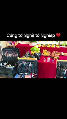 Hôm nay 12/8 âl ngày Tổ Nghề Makeup. Con xin thành tâm tri ân mong tổ nghề soi sáng phù hộ cho con đi làm được khách thương khách mến 🥰#makeup #xuhuong #trending #65k1_chào_nhau_cái_nèk🍃🍃 #xhxh 
