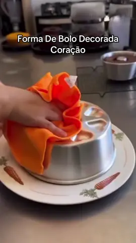 Forma Bolo de Furo, Decorada Coração ♥️ 😍 #formadeboloredonda #formadebolo #viraltiktok #fypシ゚viral 