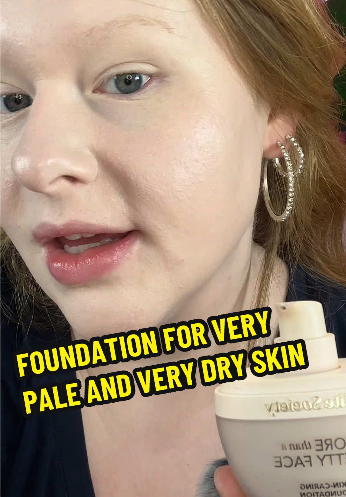 FOUNDATION AND FOUNDATION BRUSH FAVORITE AS SOMEONE PALE AND DRY👻👻👻 #dryskinfoundation #makeupforpaleskin #makeupmusthaves #luxuryfoundation #dryskinmakeup 