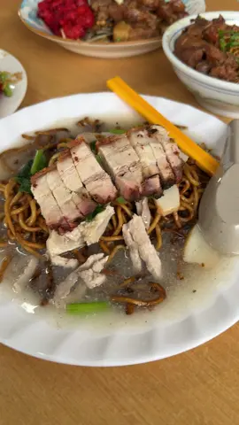 EASTERN KOPITIAM, SARIKEI  Mee Goreng Basah, Kampua Kaki Mamun, Kampua Goreng Mamun Merah, Kuetiaw 3 bansa.  Singgah di Sarikei harus cuba guys. . . #fyp  #fyppppppppppppppppppppppp  #sarawaktiktok  #easternkopitiamsarikei