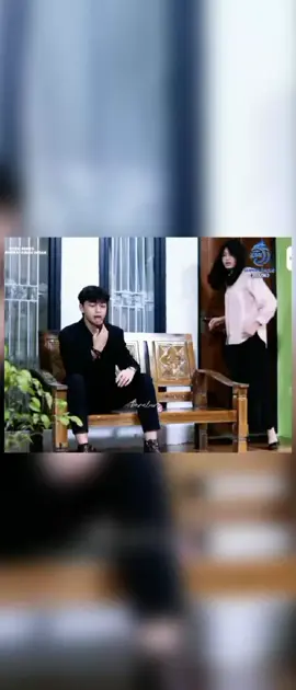 mereka berdua lagi mam crem yg di beliin oleh mas kenzo mam crem di depan teras. 😋🍦 #zoramki #kenzomutiara #radenrakhadpp #basmalahgranlind #merangkaikisahindah 