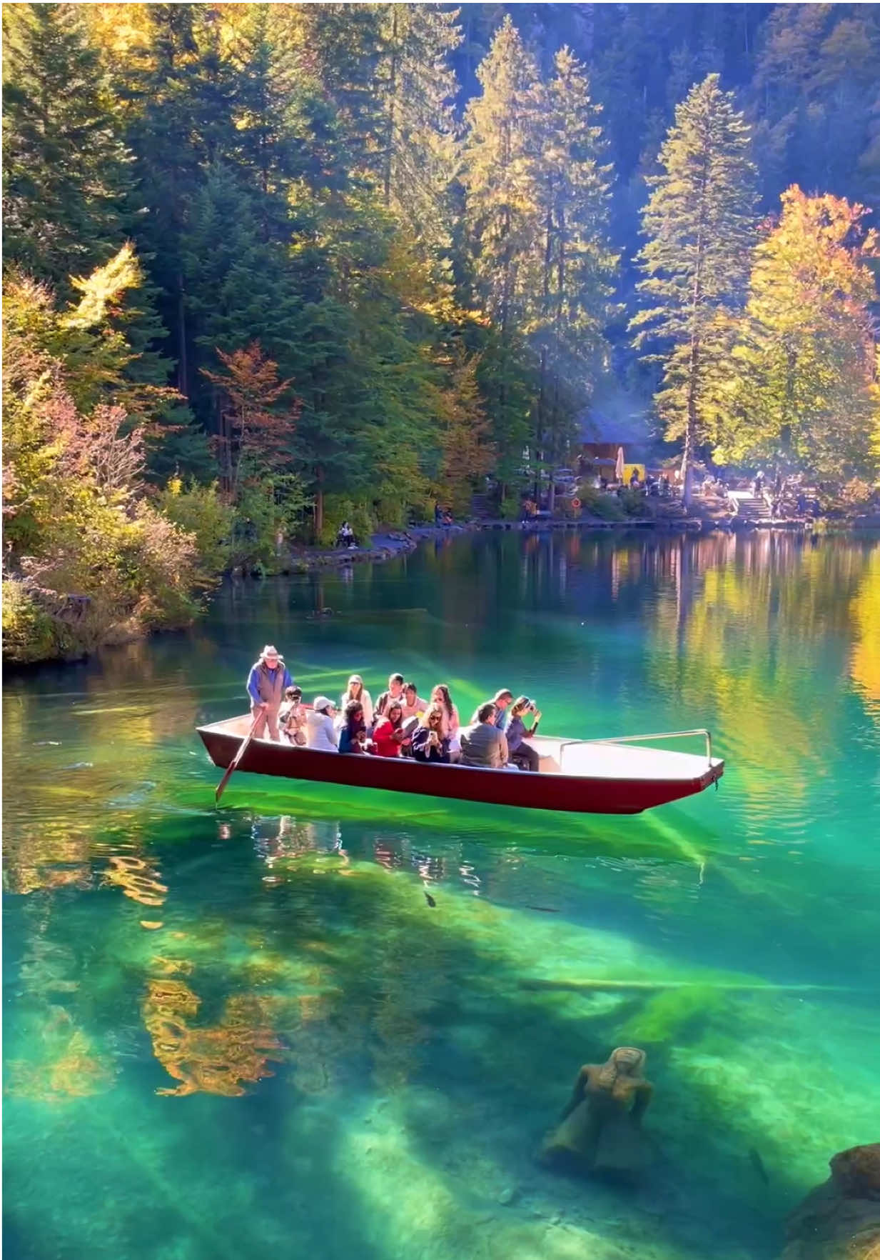 📍Blausee, Switzerland 🇨🇭#switzerland #swissbeautiful #berneroberland #nature #swiss 