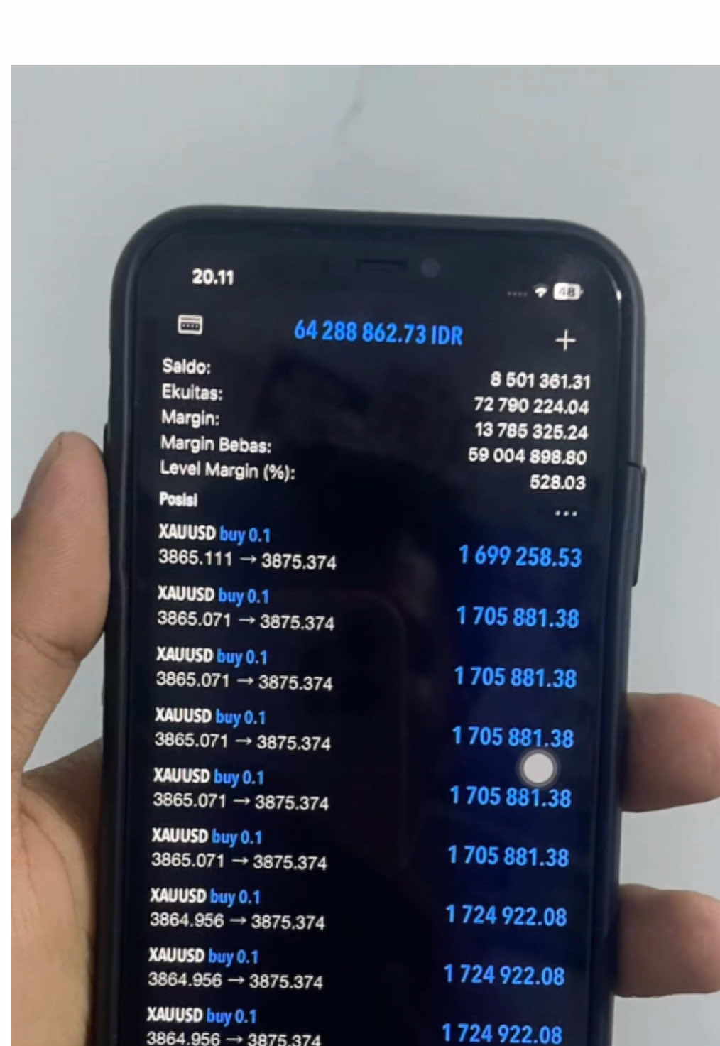 CANDLE BISA JADI PEMBUNUH MENTAL‼️📉🔥 Trading bukan tentang seberapa sering lo profit, tapi seberapa kuat lo berdiri setelah dihantam market. Yang gagal itu bukan karena chart-nya sulit, tapi karena mentalnya rapuh. Satu candle merah bisa ngegulingin akun, tapi nggak bisa ngejatuhin orang yang siap tempur. #ForexTrading #TraderMindset #MentalTrader #BelajarForex #ProfitTrading  