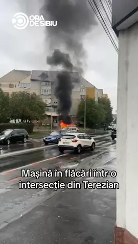 Mașină în flăcări într-o intersecție din Terezian Află mai multe- oradesibiu.ro 