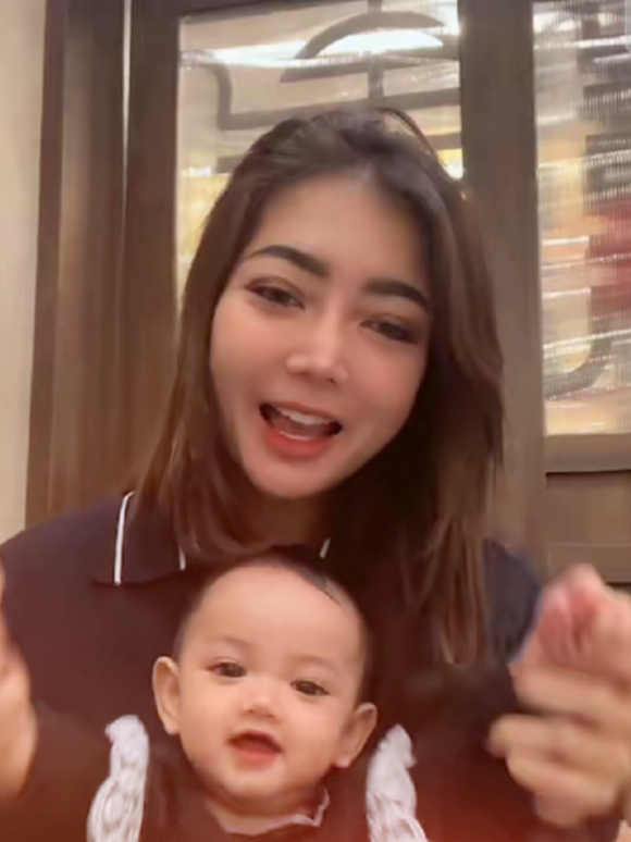 Sehatt selaluu buat kalian mama novi dan anakk² yg ganteng dan cantik 🤗🤍💗 @PratiwiNovi.Official  #pratiwinoviyanthi #sweet #fypage #fyp #viral 