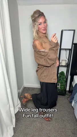 These fun wide leg pants tho! A fun oversized look! Fashionable wide leg trousers! #outfit #widelegtrousers #fallfashion #funfashion #widelegpants 