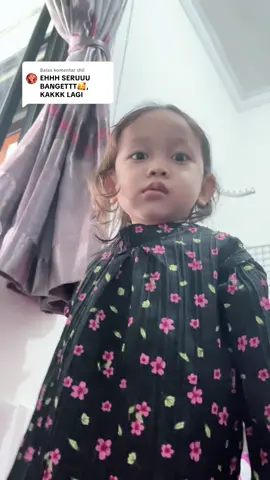 Membalas @shii tebak kameramen selamat ga? tolong si anak kecil ini galak sekali😩👹👺#fyppppppppppppppppppppppp #lucu_ngakak #anakkecilviral #bocilbarbar #gemes 