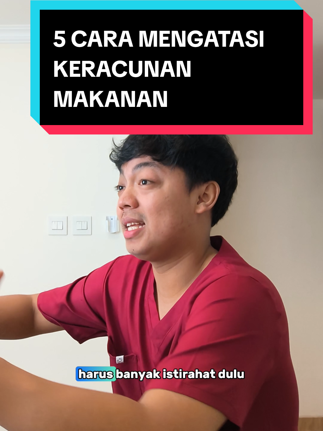ijin #stich @Rizki Mi'raj   5 CARA MENGATASI KERACUNAN MAKANAN 1. Cukupi kebutuhan cairan tubuh Diare dan muntah akibat keracunan makanan dapat membuat tubuh kehilangan banyak cairan. Anda perlu mengembalikan cairan yang hilang ini dengan memperbanyak minum air putih untuk mencegah dehidrasi. Selain minum air putih, Anda juga bisa mengonsumsi minuman elektrolit dan makanan berkuah atau sup untuk mengembalikan cairan dan elektrolit tubuh. Minumlah secara perlahan dan sedikit demi sedikit, tetapi sering agar tidak mual. 2. Konsumsi makanan yang tepat Saat gejala baru muncul, Anda disarankan untuk tidak mengonsumsi makanan apa pun terlebih dahulu selama beberapa jam. Setelah merasa lebih nyaman, cobalah konsumsi makanan yang mudah dicerna, yaitu makanan rendah lemak, rendah serat, dan tanpa banyak tambahan bumbu. Beberapa contoh makanan ini adalah bubur, kentang, pisang, dan madu. Anda juga sebaiknya menghindari makanan pedas dan berminyak serta makanan dan minuman yang asam karena dapat memperparah gejala. Selain itu, hindari juga konsumsi minuman yang mengandung alkohol, kafein, atau susu. 3. Hindari penggunaan obat-obatan tanpa resep dokter Diare dan muntah selama keracunan makanan adalah proses alami tubuh untuk membersihkan saluran cerna dari racun serta bakteri, virus, dan parasit berbahaya. Oleh karena itu, sebaiknya hindari penggunaan obat diare, seperti loperamide, saat awal Anda mengalami keracunan makanan. Minum obat diare justru bisa memperpanjang gejala keracunan. Selain itu, gejala diare akibat keracunan makanan juga tidak selalu perlu diobati dengan antibiotik. Hal ini karena antibiotik tidak dapat mengobati keracunan makanan yang disebabkan oleh virus atau parasit. Untuk menentukan apakah keracunan makanan perlu diobati dengan obat diare atau antibiotik, sebaiknya konsultasikan ke dokter terlebih dahulu. 4. Konsumsi air jahe Untuk meredakan mual dan rasa tidak nyaman di perut, cobalah minum air jahe. Minuman jahe dikenal memiliki efek menenangkan bagi saluran cerna. Selain jahe, keracunan makanan juga bisa ditangani dengan mengonsumsi asupan yang mengandung probiotik, seperti yoghurt, yang dapat menyehatkan kembali saluran cerna. Meski begitu, yoghurt lebih baik dikonsumsi saat kondisi tubuh sudah mulai pulih. 5. Penuhi waktu istirahat Saat mengalami keracunan makanan, perbanyaklah istirahat agar daya tahan tubuh dapat bekerja optimal untuk melawan kuman penyebab keracunan. Selain itu, gejala keracunan makanan juga dapat membuat tubuh terasa lemas. Oleh karena itu, Anda perlu istirahat yang cukup untuk mengembalikan energi.
