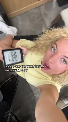 someone check on rebecca yarros #taylorswift #thelifeofashowgirl #rebeccayarros #fourthwing #onyxstorm 