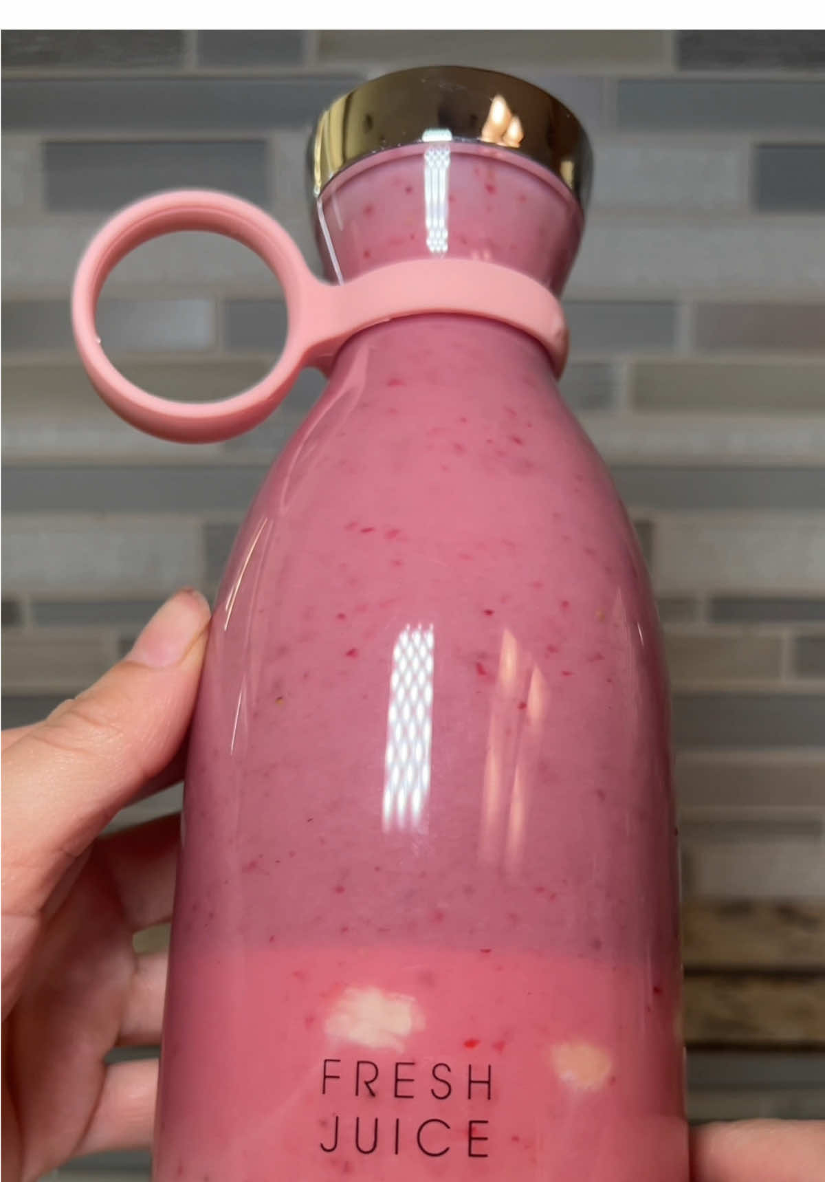 What should we blend next? 🍓🍌 #freshjuice #smoothie #milkshake #portableblender #foryoupage 