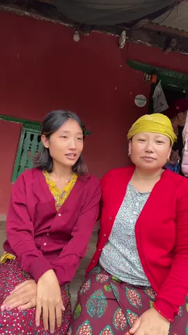 @Roshmi disuwa @juna thapa magarni #Auntysisterdance❤️❤️