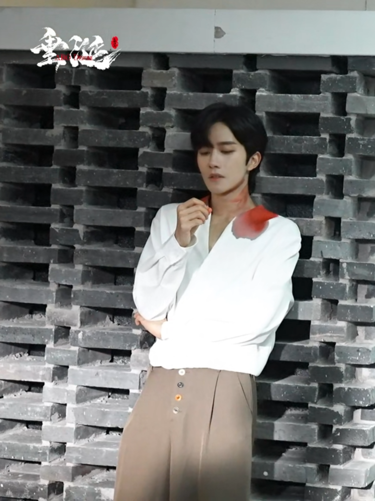 垂涎ABO Desire|掉落一條花詠和倒霉盛少清的走戲花絮 #ABODesire #DesireTheSeries Behind-the-scenes footage of Hua Yong and the unlucky Sheng Shaoqing's outtakes. 每周六晚8點，全球同步更新上線🌏 Every Saturday at 8 PM(Beijing Time) - New Episode Updates Worldwide🌏 #垂涎 #ABODesire #abodesire #desiretheseries #desire #Desire #nongjian #omegaverse #bl #abo #ABO #boyslove #drama #dramaseries #blseries #bts #behindthescene