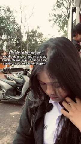 aku pernah mundur demi kebahagiaan perempuan lain, jadi bolehkah kali ini aku bahagia tapa gangguan perempuan manapun #trend 