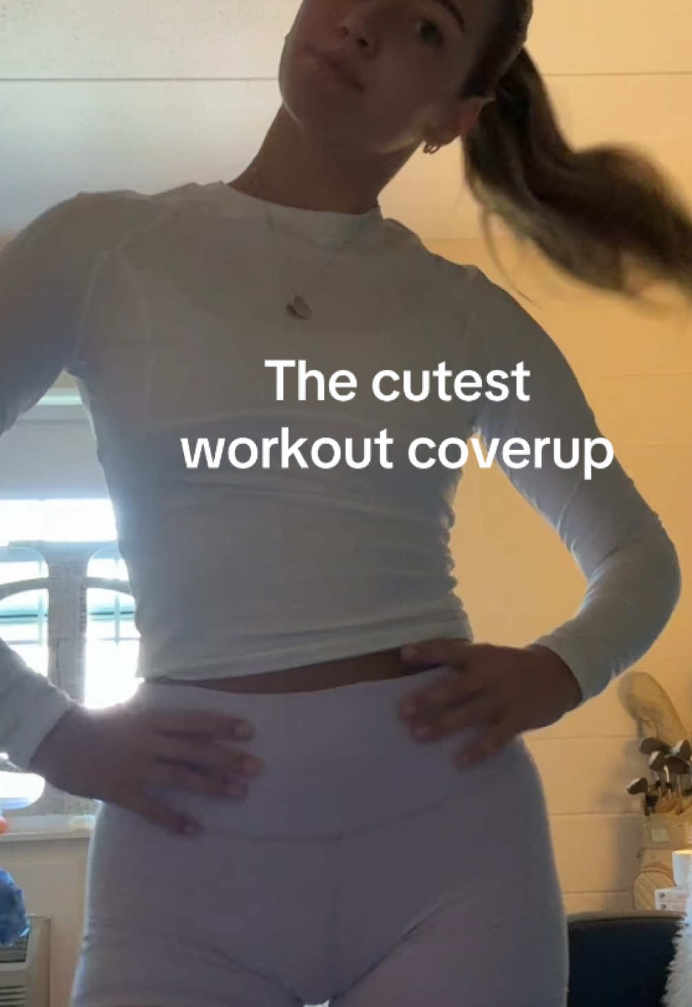 Perfect for when it starts getting colder #workout #workoutoutfit #athleticwear #workouttop 