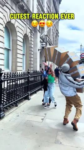 Box falling down 😂🤣#comedia #funny #funnyvideos #foryou #funnymoments #foryou#prank