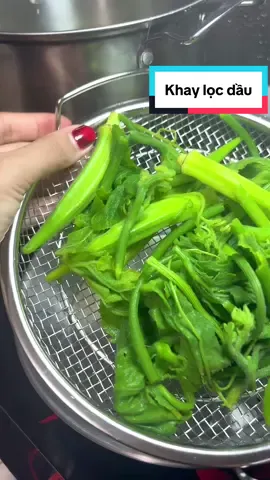 Trả lời @Tiên92 mẹ bé Duy khay lọc dầu đựng được luôn rau luộc quá là tiện nè mấy bà#khaylocdau #khaylocdauchienran #dungcunhabep  @Em bé tháng tư nè 