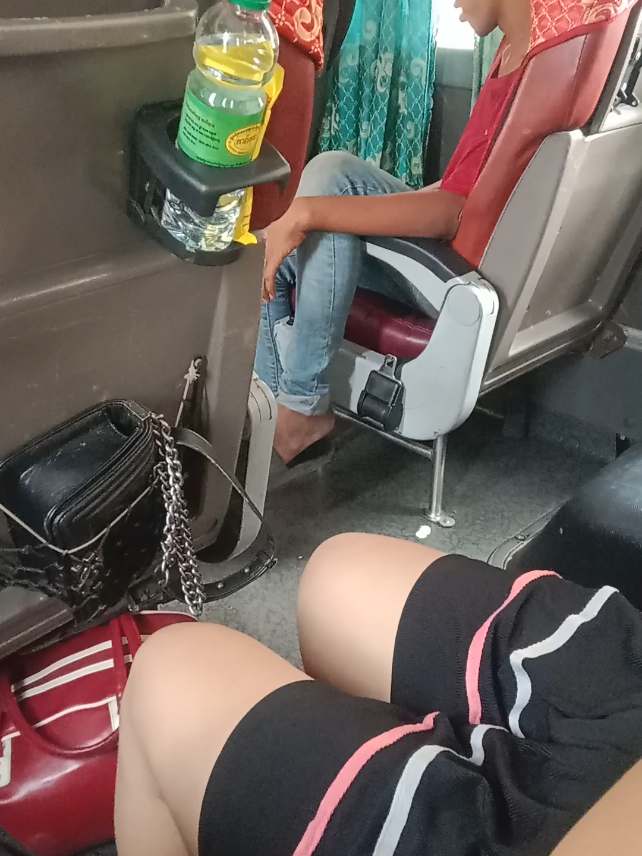 អាក្មេងនេះរោគចិត្តសាហាវឲ្យអាញ់ញ័រសាច់😡😡 ពេលពួកខ្ញុំមកដល់ចំណោទឡានបាត់ដំបងហើយឡានក៏ឈប់អ្នកដំណើរគេក៏ចូលបន្ទប់ទឹកអីចឹងទៅតែអាកូននេះវាក៏ដើរមកឡើងឡានហើយវាដើរទៅវិញទៅមកដើរមកសុំលុយពួកខ្ញុំ 500៛ហើយក៏វាចុះទៅវិញឡើង4 5ដងដំបូងវាឈរមើលបានវាដើរមកអង្គុយសំណាងហើយអញទុកអារម្មណ៍ជាប់កុំអីហ្អែងផ្អើលឡាន😡😡😡🤬🤬 #everyone 