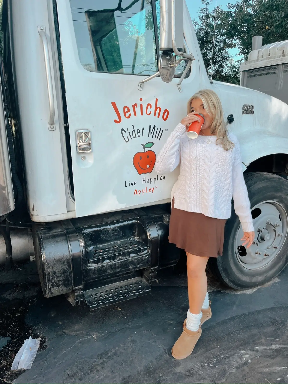 ahh so excited that it’s october 😇🎃🫶🏼 was only fitting to start oct with a cute fall fit and apple cider 🍎🍂   sweater: h & m skirt: @American Eagle  boots: just fab  tank: @Edikted  #october #fallaesthetic #falloutfits #falloutfitinspo #fallgirl 