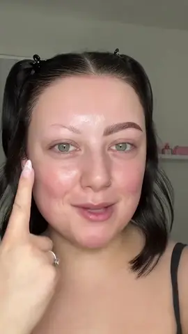Everybody’s buzzing about Benefit Brows this National Brow Day 🗣 As the #1 brow brand, we get the hype 😌 @leilanigreen @logannicolemua @jadacmakeupartistry @dawnngo @coconutcathy #benefitcosmetics #nationalbrowday