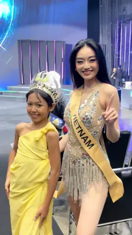 HH Yến Nhi cùng fan nhí Thái Lan  #FCNguyenThiYenNhi #NguyenThiYenNhi #MissGrandVietnam2025 #SenVang