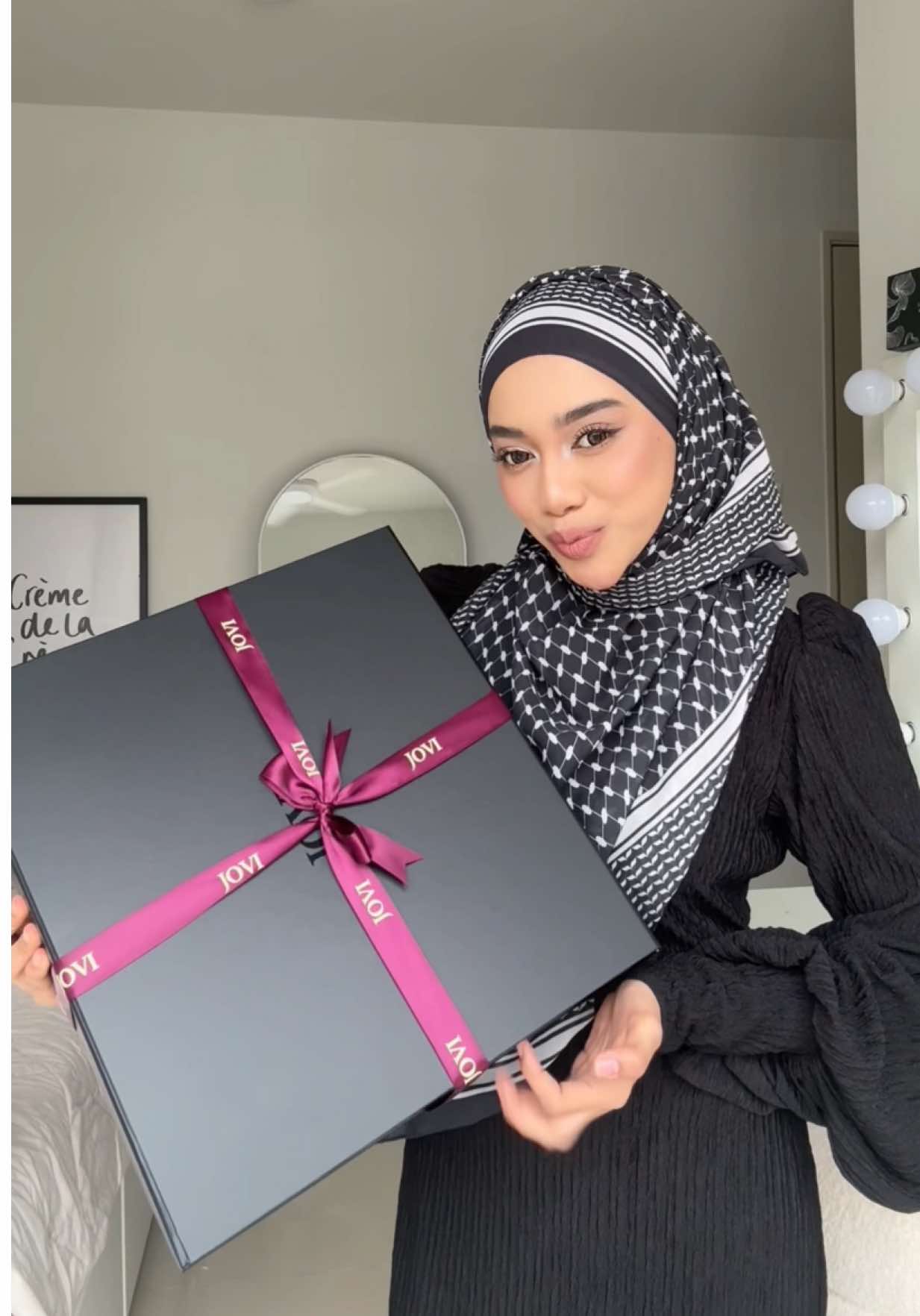 Girlssss, can we appreciate how gorgeous this handbag? Cantik sangat yeee 🫶🏻