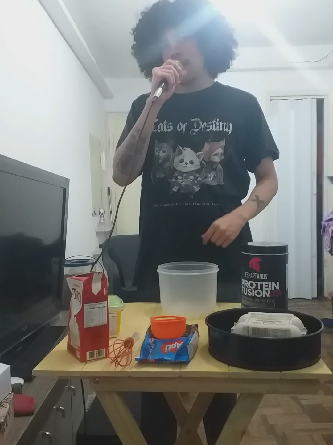 Fazendo um bolo com calda de whey - Gamer Pobre na Cozinha #1 #comida #receita #lanche #panqueca #fypシ゚