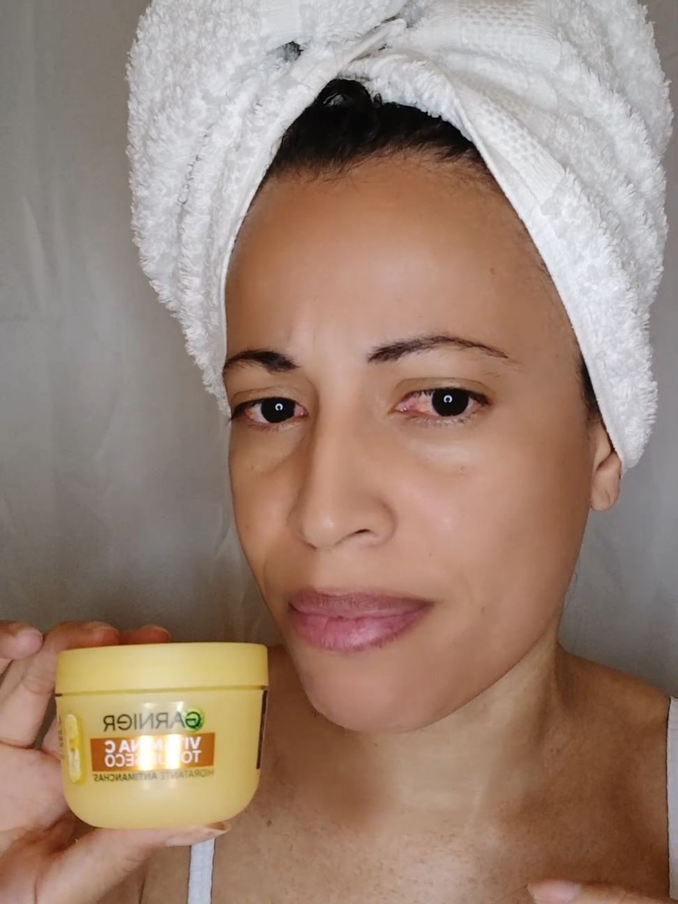 Confesso: eu era daquelas que não suportava hidratante no rosto 😅. Sempre ficava pesado, grudento, oleoso… até conhecer a @Garnier Brasil ✨. 👉 o novo hidratante toque seco Hidrata de verdade, mas some rapidinho na pele, deixando toque sequinho e confortável. Quem também já testou e se surpreendeu? 💛 #garniertoqueseco  #garnierbrasil  #peleseca #falanacaradegarnier 