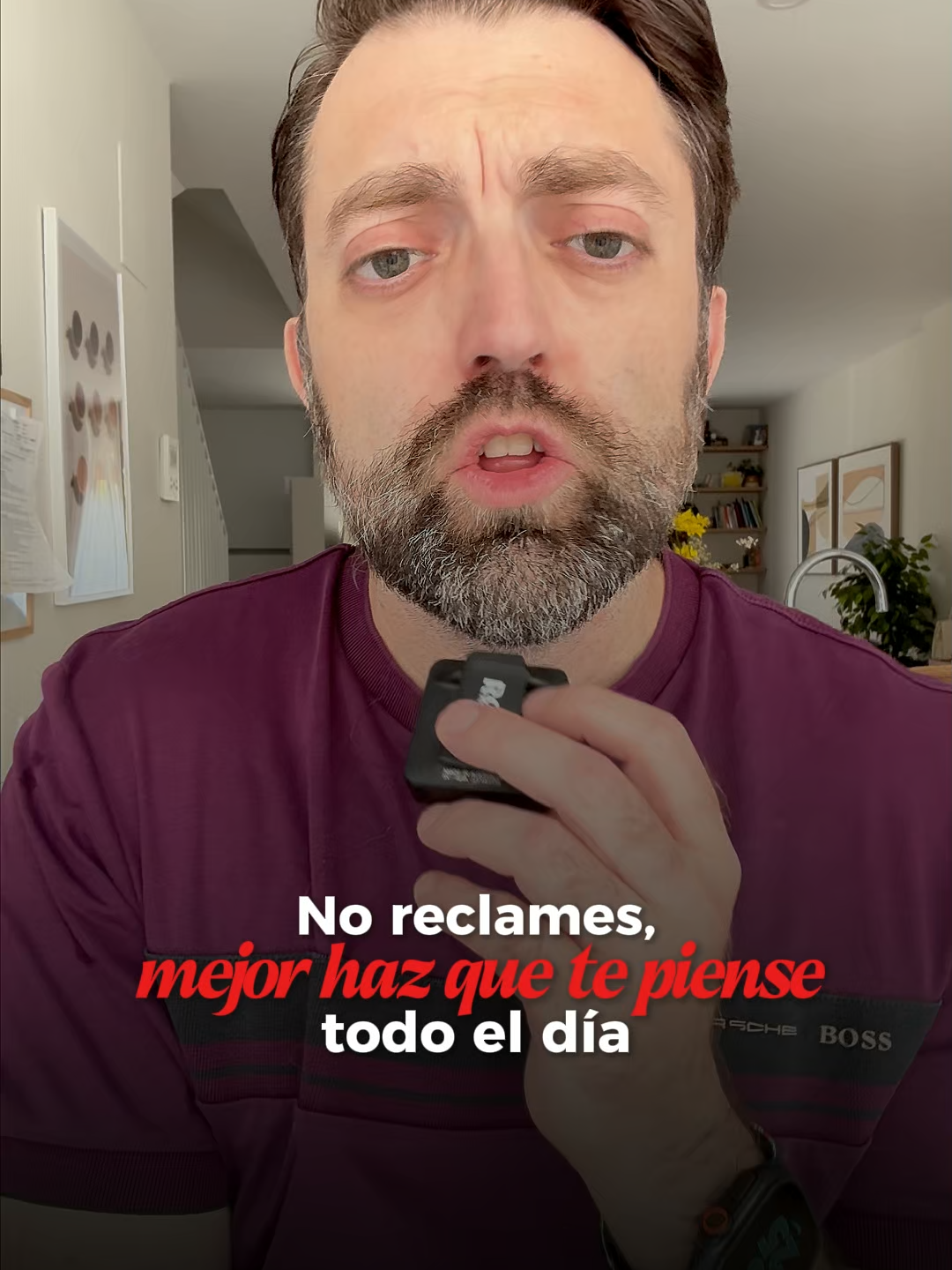 No reclames, mejor haz que te piense todo el dia. Cada vez que reclamas, tu valor se desploma y el deseo muere 💔. El secreto no está en pedir explicaciones, sino en despertar intriga. La mente se obsesiona cuando falta información, y esa carencia es lo que activa la atracción. Si dejas de perseguir y empiezas a dosificar tu presencia, el efecto es inmediato: la ausencia se transforma en deseo. ✨ No se trata de suplicar, sino de hacer que te extrañe. La incertidumbre es el mejor imán emocional. El deseo no nace de lo seguro, sino de lo inesperado. Cuando controlas tu atención y te vuelves impredecible, te conviertes en necesidad. 🔥 Y ahí es cuando empiezan a pensarte todo el día. #noreclames #psicologiadelamor #tepiense #enamorar
