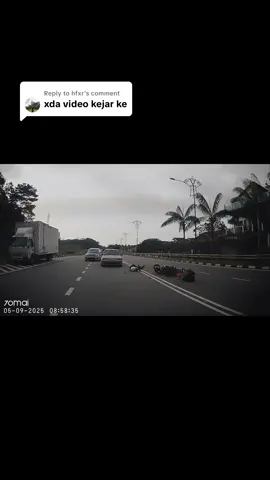 Replying to @hfxr part 2 lepas rider tu jatuh tengok kereta myvi tu tak stop terus kiteorg kejar 😌😌 #dashcam #dashcamfootage #dashcammalaysia 