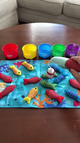 Lo tiene todo: entretiene, enseña, se guarda fácil y lo puedes llevar a cualquier lado 🙌🏻🎣 #montessoritoys #regalosdenavidad #juguetesparaniños #momfinds #parati 