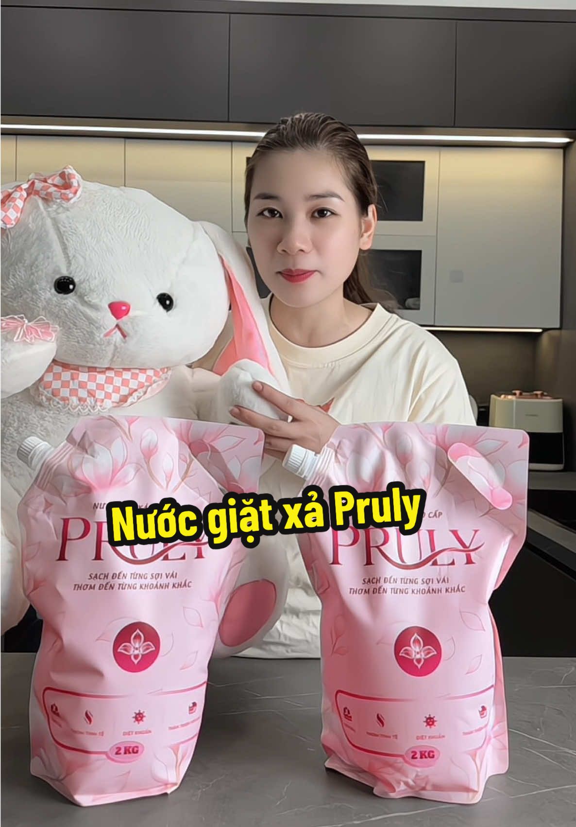 Combo 2 túi nước giặt xả cao cấp Pruly có quà tặng Thỏ bông , Hươu , máy xay #nuocgiatxacaocap #pruly 