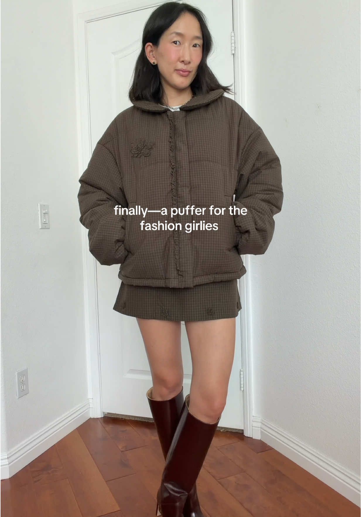 the puffer of my dreams! the brown gingham, peter pan collar & rosettes?! @My Mum Made It does it again 🫶🏻 *kindly gifted #mymummadeit #pufferjacket #fallfashion #falljacket #falloutfit 