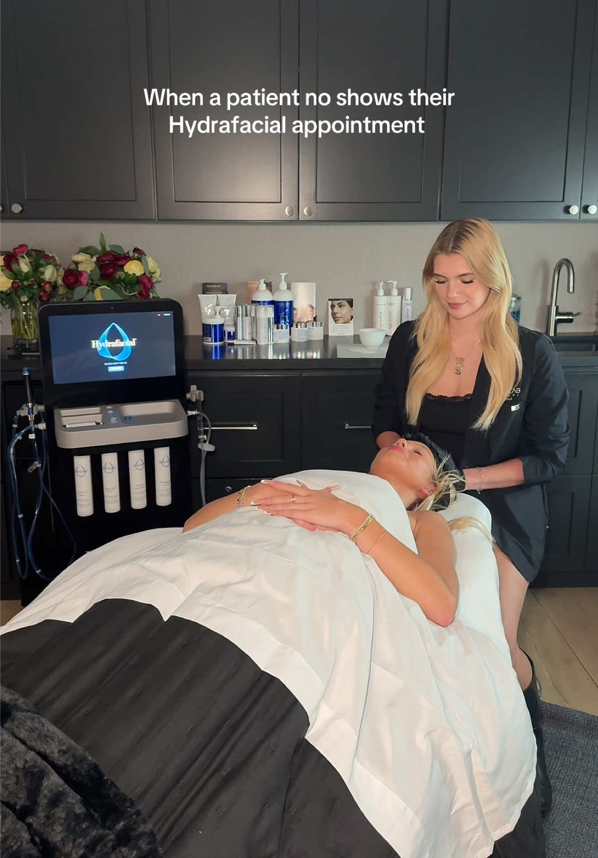 Just gonna scooch in right here if you don’t mind 😂🧖‍♀️  #MedSpa #Hydrafacial #Fyp 