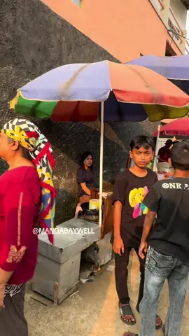 Senyumnya sampai gang mana nih