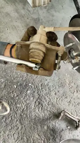 #tiktokuk🇩🇪 auto mechanic Toyota Camry brake repairing#🚗 #🛠️ 