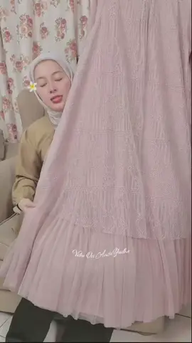 dress cantik warnanya pink nude ukurannya S Sampai XL. bisa untuk dipakai kondangan pengajian ataupun acara resmi lainnya.  #promoseruweekend #dressmewahmurah #hijabchic #dressmewahmurah #dressmuslimah 