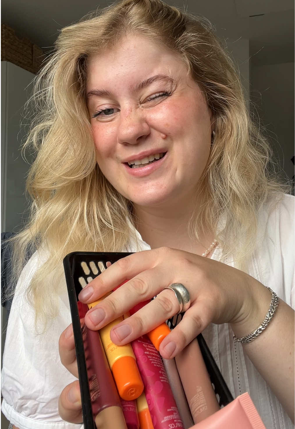 har tydeligvis en obsession ✨ @Olehenriksen  #lipbalm #peptidelipbalm #olehenriksen #fyp #skincare 