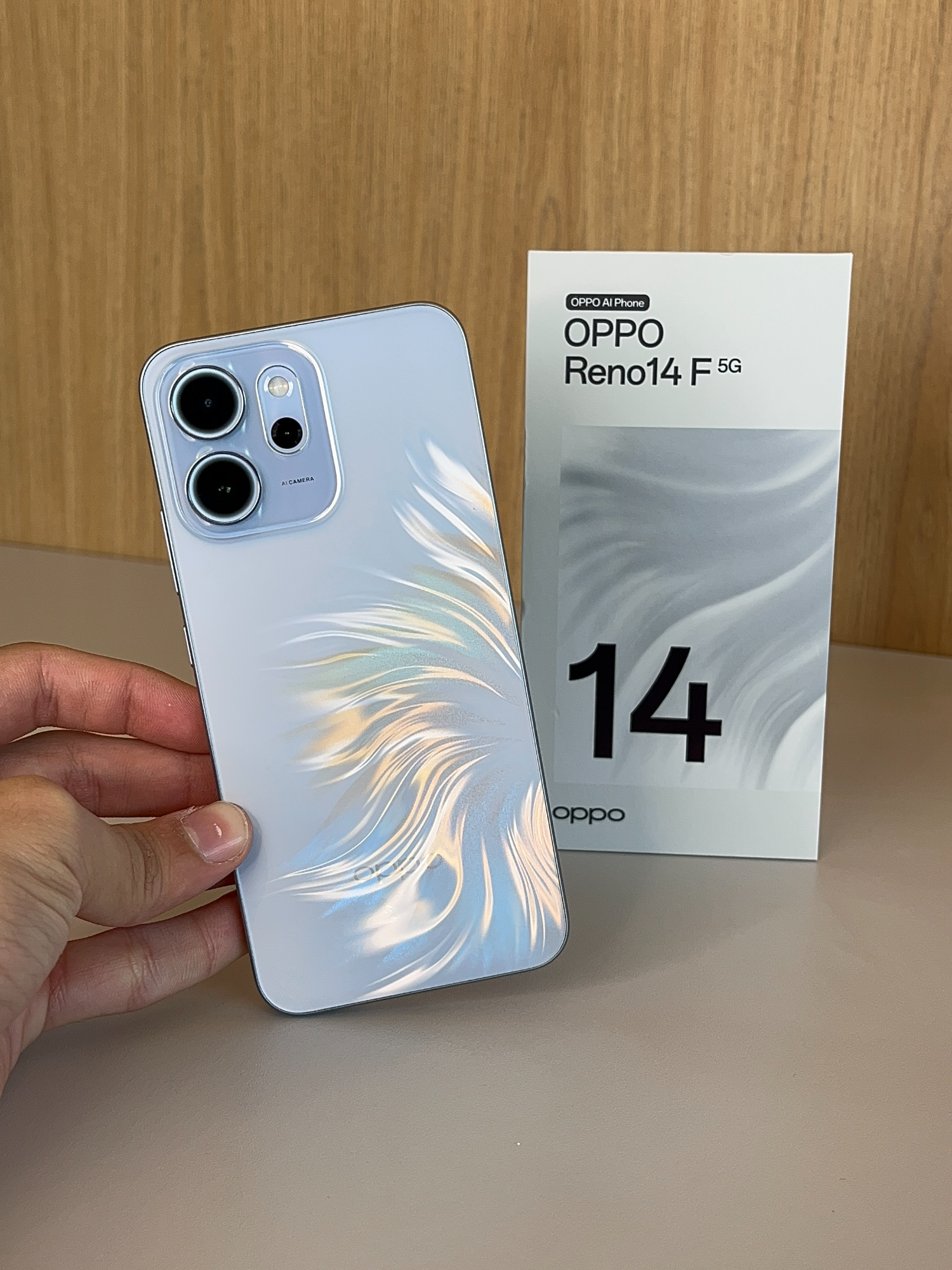 Unboxing do Novo OPPO Reno14 F 📦✨ Chegou a hora de abrir o jogo: tudo o que vem dentro da caixa do novo OPPO Reno14 F! Design, inovação e cada detalhe pensado para surpreender já no primeiro contato. 👀💚 Quem aí já tá ansioso pra ter o seu? Corre na loja mais próxima e não fique de fora! 🚀📱 #OPPOReno14Series #OPPOAIPhone #OPPOBrasil #OPPO #OcelularAIdoRolê