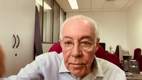 Fim de um relacionamento em que vc entrou de cabeça (e coração!). É terrível, eu, sei. O consolo é que passa, pode ter certeza. Tempos depois vc ainda vai se dizer: como é que oude me apaixonar por essa pessoa??? Vá em frente: tem muita vida lá fora! #decepcaoamorosa #fimdarelação #fossa #Fyp #Viral 