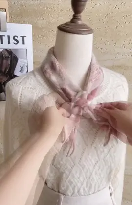 Cách thắt khăn quàng cổ đẹp #xuhuongtiktok #myoutfit #videothoitrang #khanlua #khanquangco 